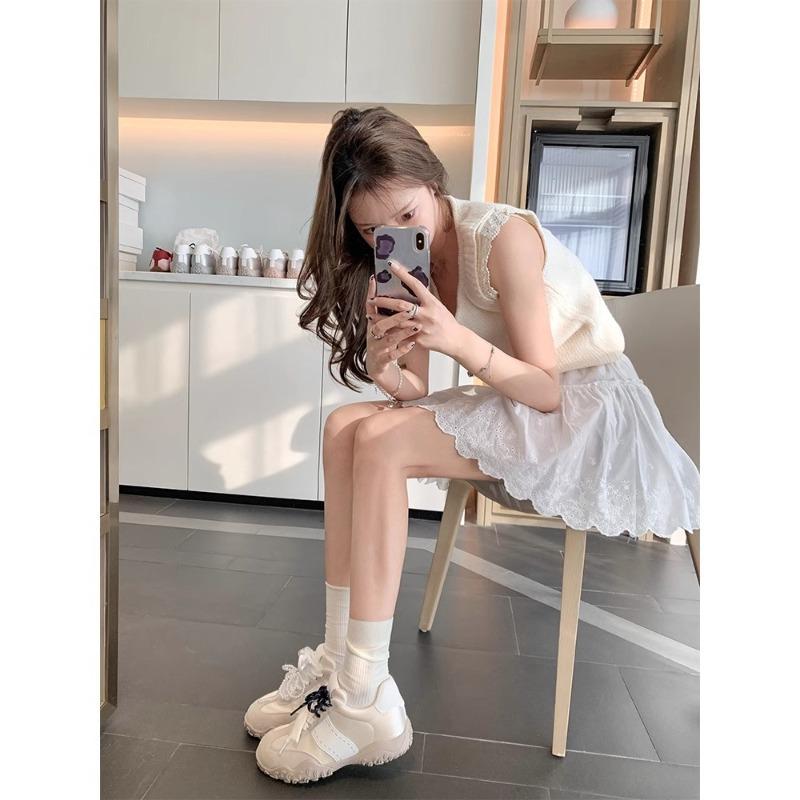 Höjdökande skor, Sportiga vardagsskor, Damskor