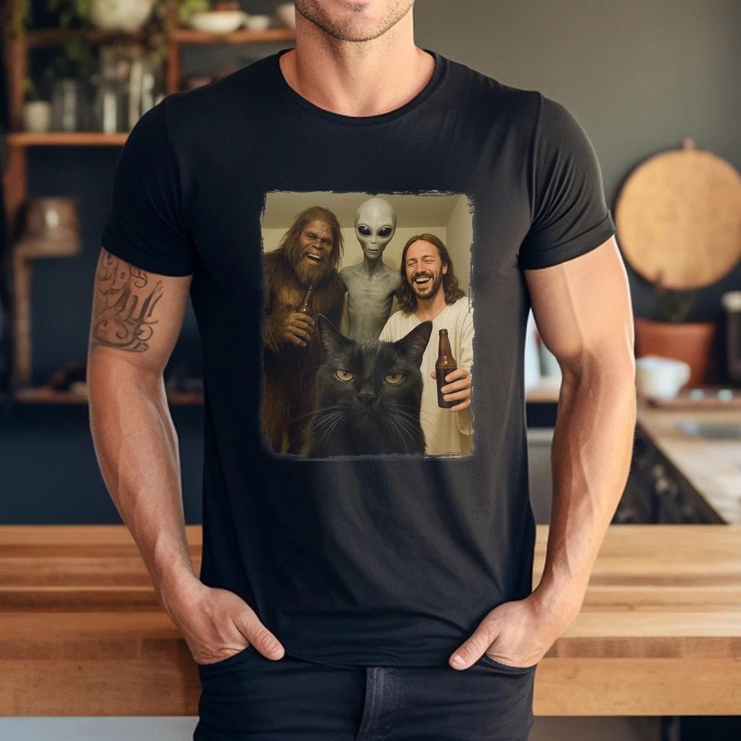 Cat Selfie Bigfoot Jesus Alien T-Shirt L