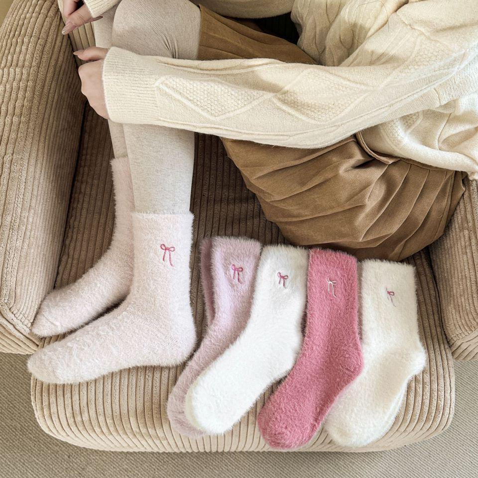 Women's Pink Embroidered Bow Mid-Tube Socks: Plush, Thick, Warm, and Perfect for Fall & Winter.