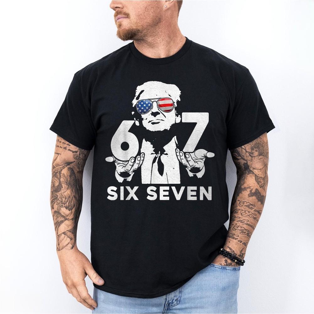 

Шість Сім Трамп Смішний Патріотичний 6 7 67 Мем Унісекс Футболка XL