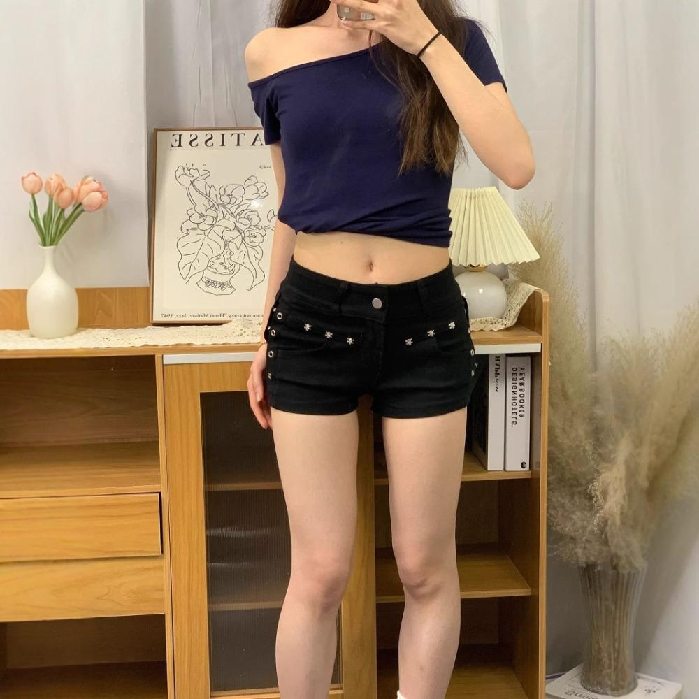 Women's Low Rise Denim Shorts Rivet Decor Slim Fit Y2K Vintage Washed Skinny Hot Pants