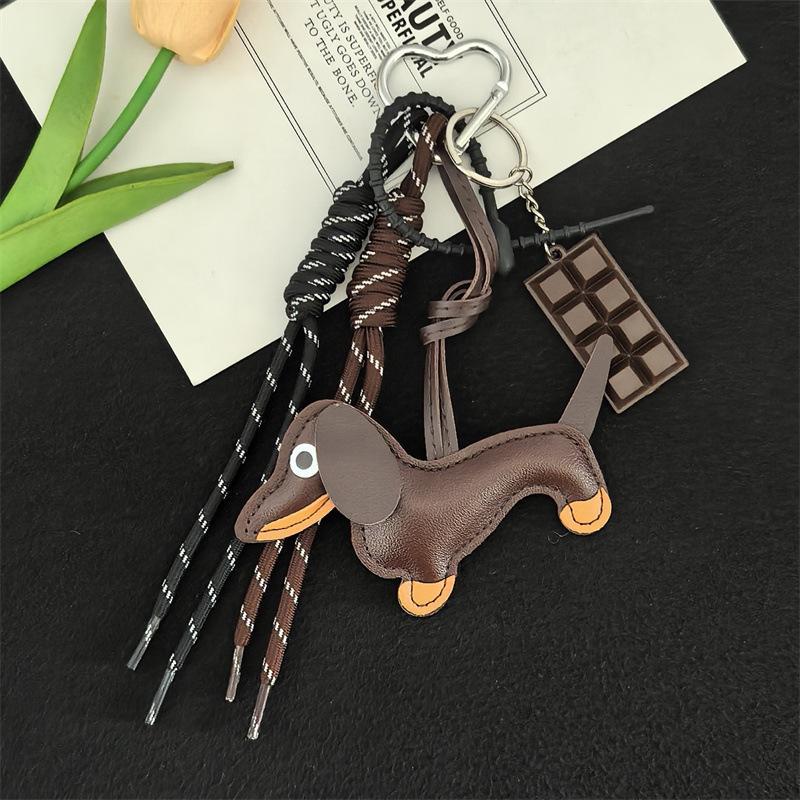 

Dachshund Keychain Leather Strap Design Ins Car Keyring Bag Pendant Femme Handbag Ornament коричневий