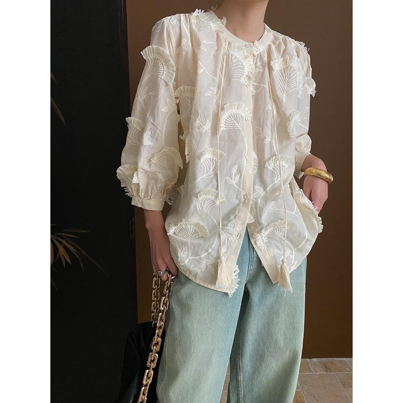 Vroubkovaná Zen trojrozměrná výšivka s kulatým výstřihem třásňová košile brzy na jaře