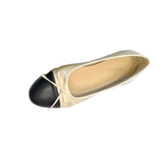 Xiaoxiangfeng flat bottom round head bow ballet shoes women's 2025 new soft bottom light mouth one pedal color matching shoes