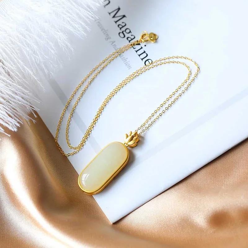 Nieuw Ingezette Natuurlijke En Witte Chalcedoon Lange Ronde Ketting Hanger Chinese Bedel Dame Elegant Fris Sieraden