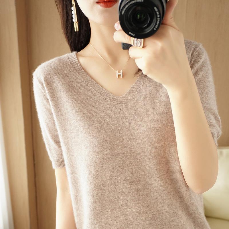 Women's V-Neck Knitted Short-Sleeve Pullover Sweater - Stylish Loose Fit Top