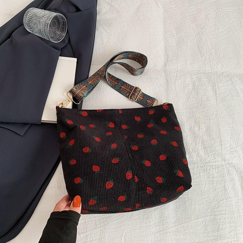 

Retro fashion simple lazy wind 2024 new aesthetic personality high value class single shoulder armpit bucket bag чёрный