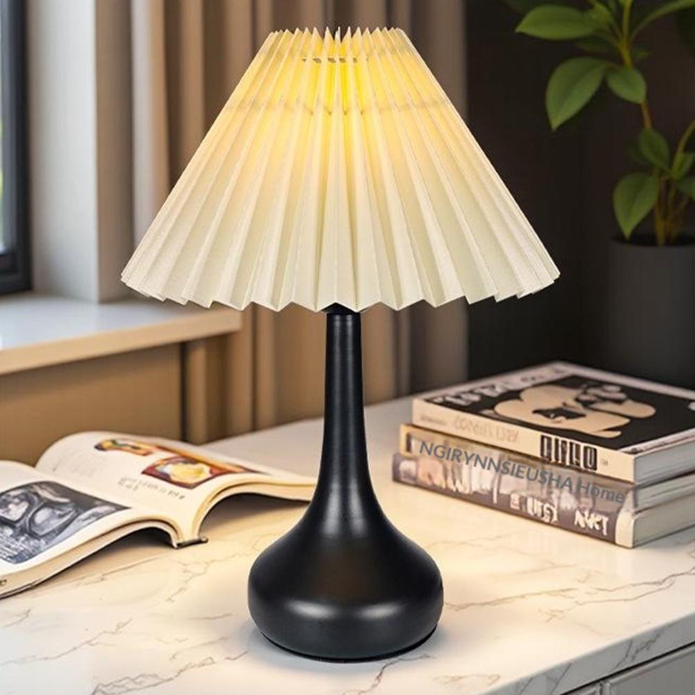 Pleated Table Lamp USB Plug In Warm Light Night Light Eye-Caring Flicker-Free LED Lamp with Metal Base