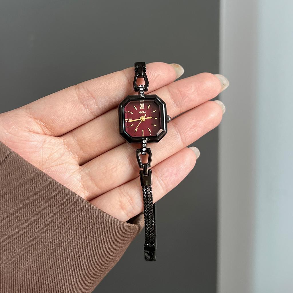 Square Fashionable Exquisite High-End Alloy Quartz Watch, Light Luxury Retro Niche High-Value Women'S Watch