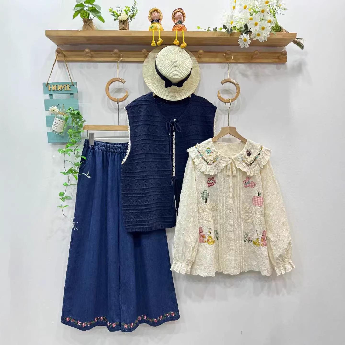 

Spring 2026 Women s Sweet Ruffle Lace Shirt with Girly Applique and Tie-Up Retro Design One Size абрикосовий