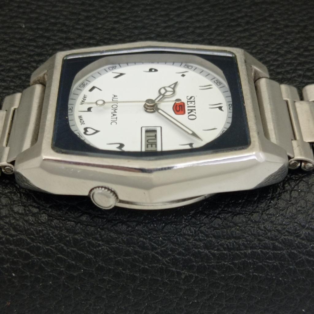 GENUINE VINTAGE SEIKO 5 AUTOMATIC 7009A JAPAN MENS WHITE DIAL WATCH A702439-5 R124-a702439