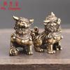 1 Paar Reine Kupfer Glückslöwenkönig Figuren Miniatur Schreibtischornamente Antike Bronze Chinesische Tierstatue Heim Feng Shui Dekoration