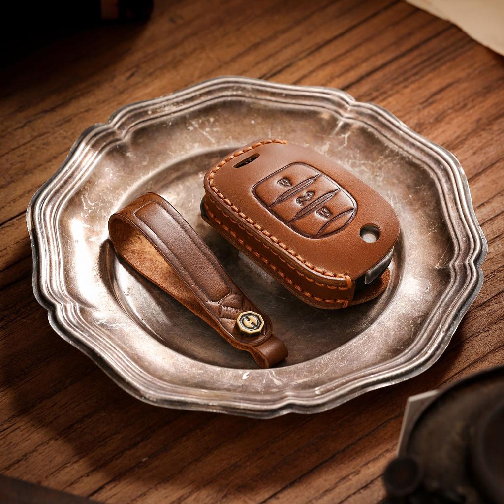 Leather Key Protective Cover Is Suitable for Wuling Baojun Folding Hongguang Special Car Key Bag.