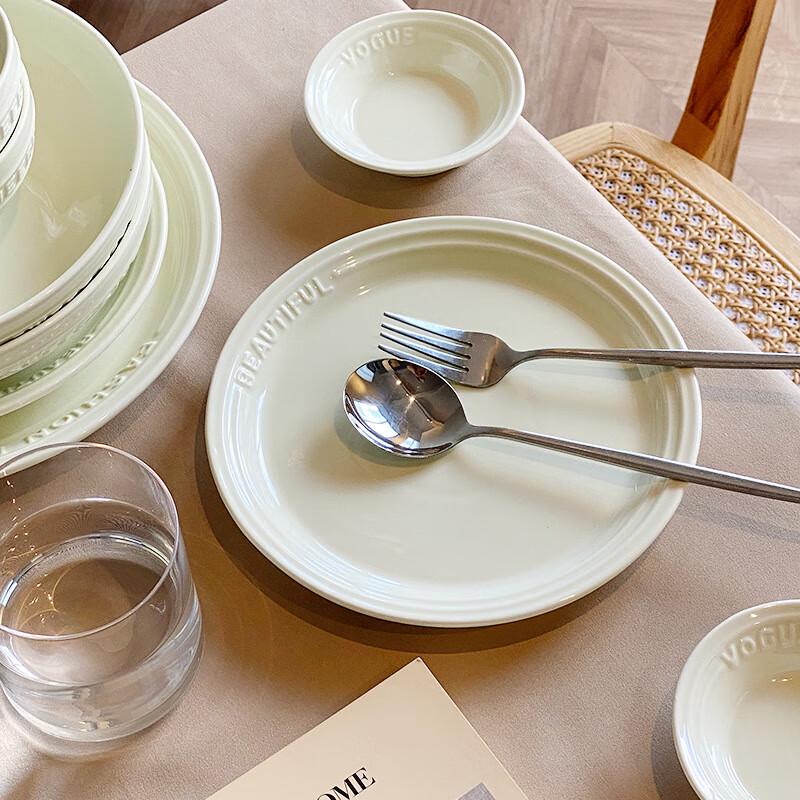 GOYN Truffle Embossed White Ceramic Dinnerware