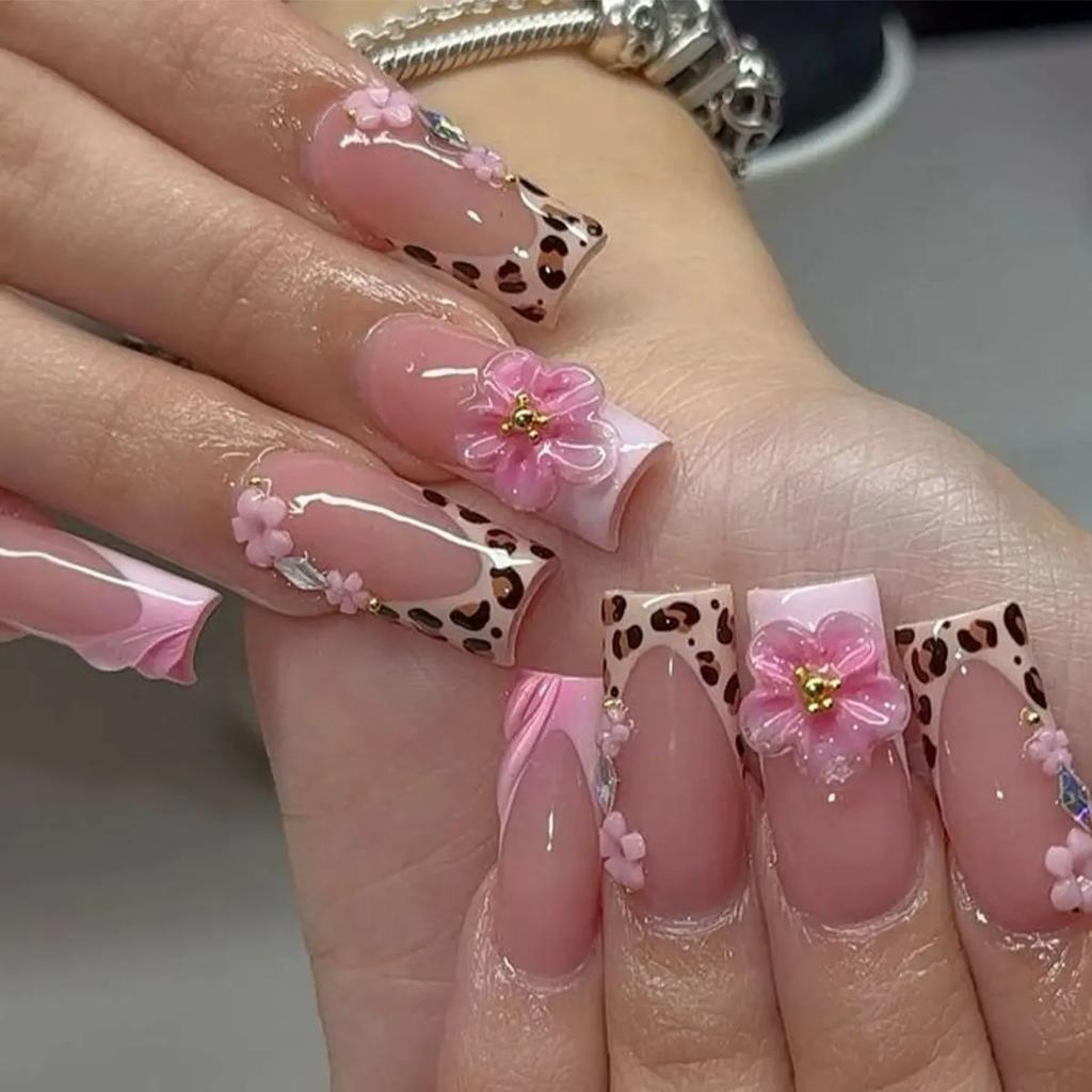 24PCS Square with Press on Nails Luxury Nude Pink Leopard Flower Artistic Fake Nails French Vintage Elegant Design False Nails