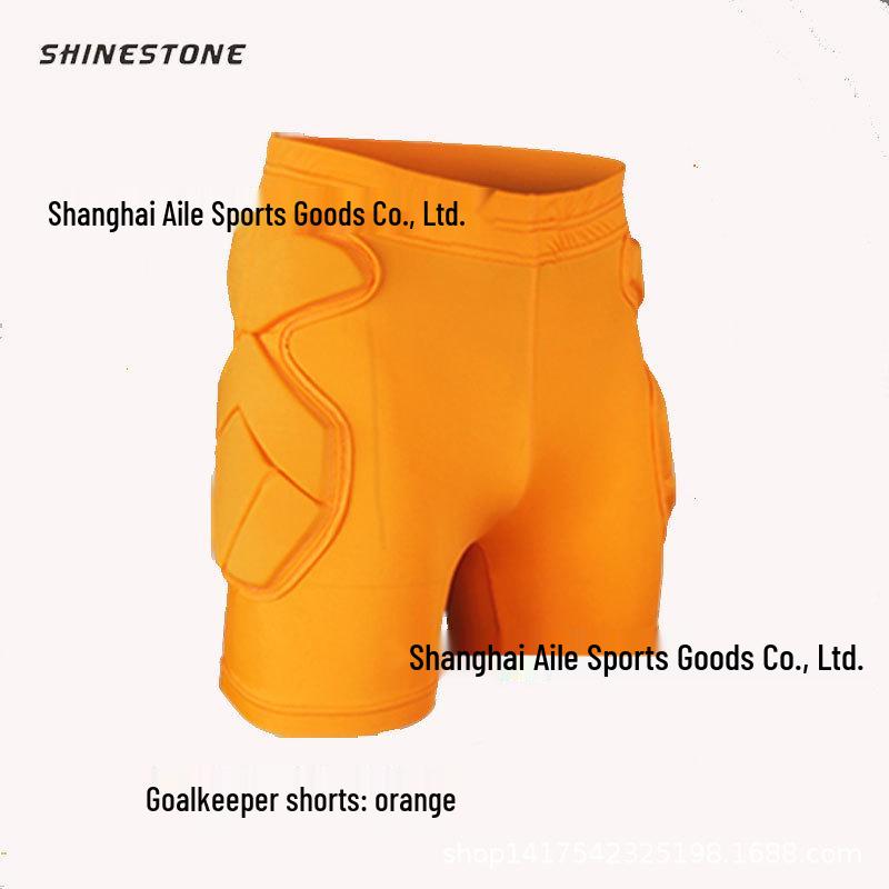 Forbedret keeperdraktsett med kne- og albuebeskyttere og hjelmpansring.