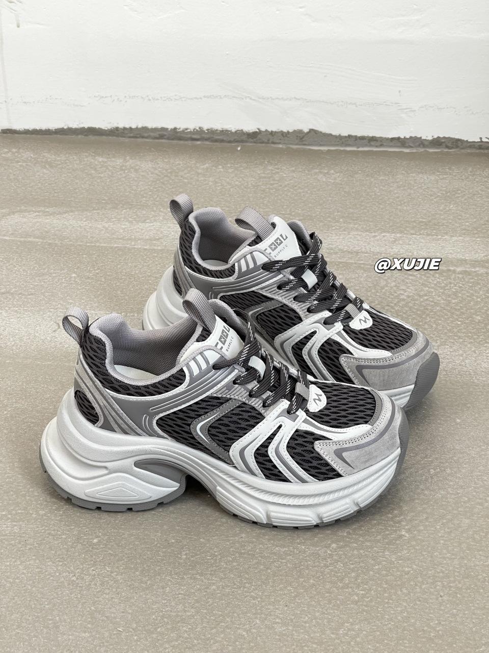 

Small thick-soled leather dad shoes for women s 2025 summer new casual fashion versatile height increase sports breathability 39 темно-серого