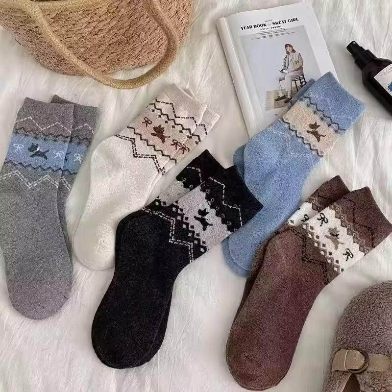 5 Pairs of Socks for Girls, Cartoon Cute Little Bear Mid-Calf Socks, Thickened for Autumn and Winter, Warm Wool Slouch Socks, Ne