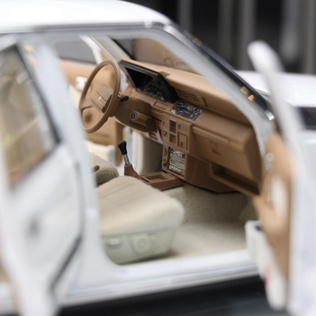 Freestyle XiaoGuang Modellmaßstab Toyota Crown MS122 Weiß Fertigprodukt 1/18 (Beige Innenausstattung) 8250611W-2
