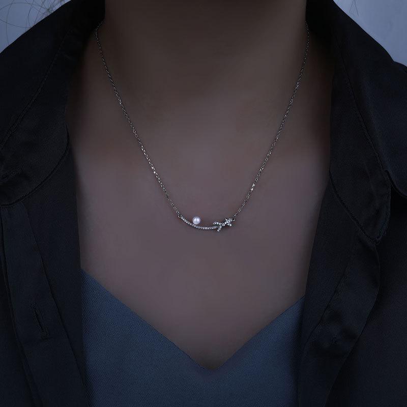 Smiling Bow Pearl Necklace French Retro Temperament Elegant Clavicle Chain Year Trendy