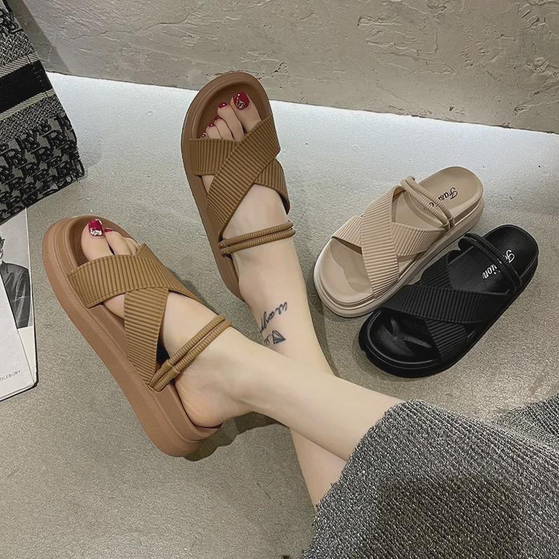 Chinelos de Plataforma de Verão Femininos - Sandálias Rasteiras Casuais Elegantes com Solas Grossas e Design Floral Elegante.