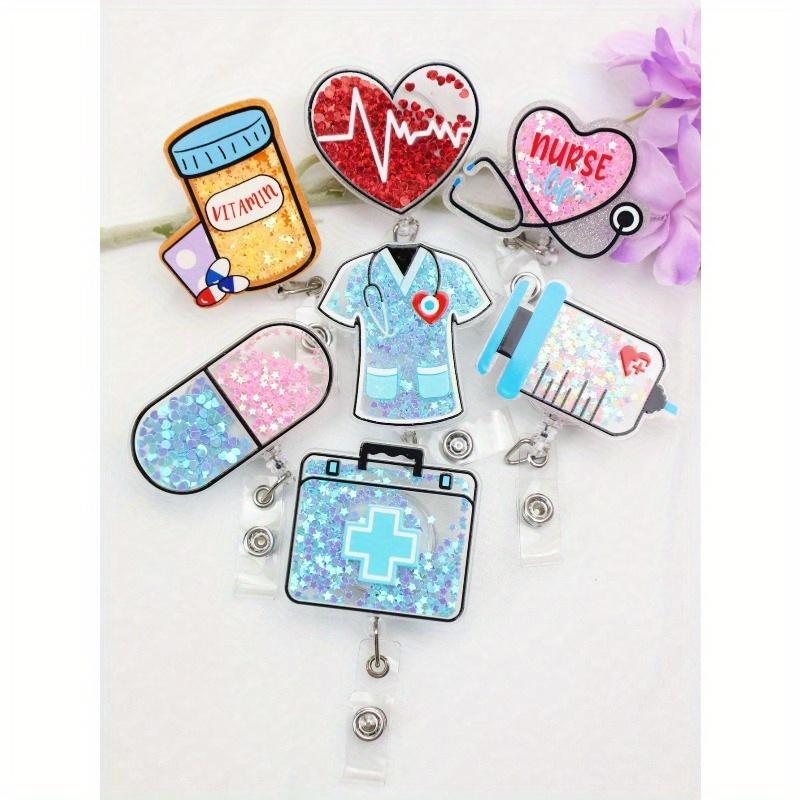 Urocze Brokatowe Cekiny Kreskówkowy Pudełko na Leki Igła Probówka Pigułka Strój Pielęgniarki Stetoskop Kształt Akrylowy Brelok Wysuwany Z Klipsem Identyfikator Odznaka
