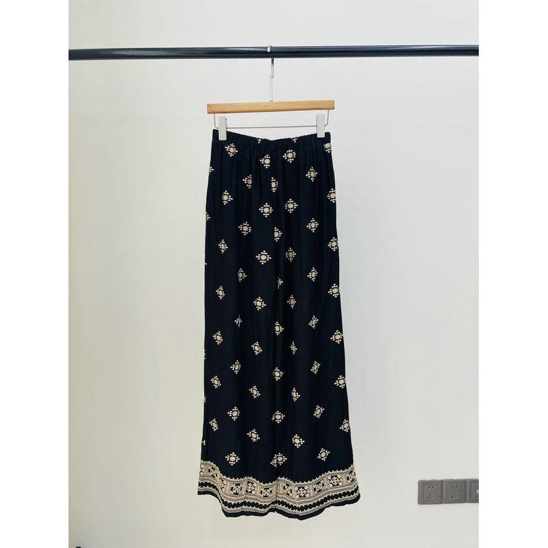 

Foreign Trade Original Garment Original Jasmine Ethnic Dark Pattern Special Sense Embroidered Cotton Linen Black Trousers High Waist Pendant Pants Figure color L/XL