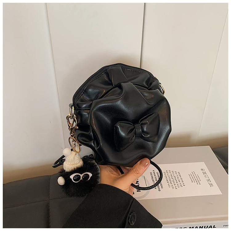 

Премиальная сумка женская осенняя универсальная 2024 новая модная сумка-мессенджер популярная плиссированная маленькая круглая сумка с бантом чёрный