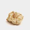 AVVINA PELLE Seiden-Scrunchie (S) - Butter