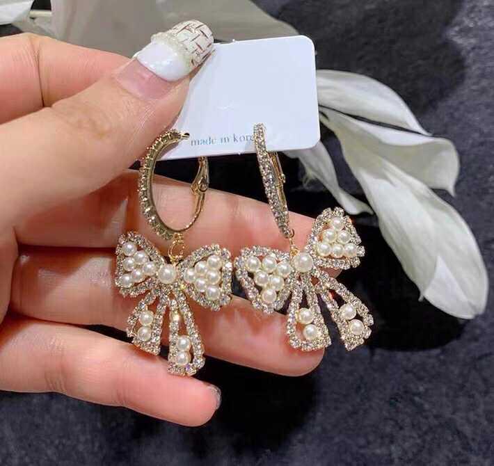 Gold-Plated Zircon Pearl Stud Earrings – Luxurious, Versatile & Fashionable Design