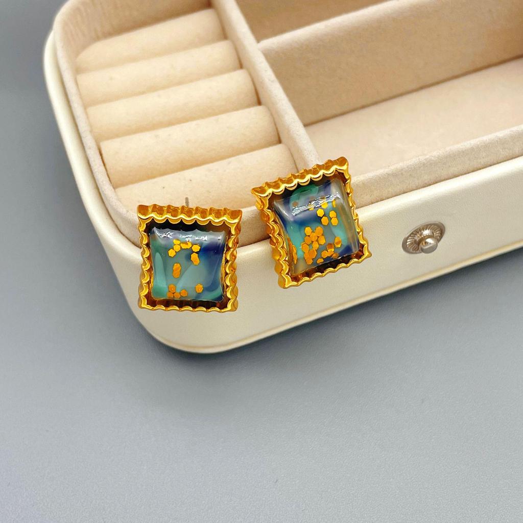 Qingdao Iridescent Geometric Wave Resin Stud Earrings: High-End Retro Fashion for Women