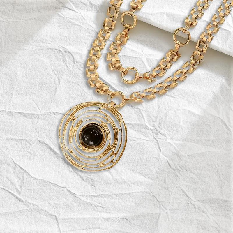Vintage gold black necklace is a stylish and elegant accessory