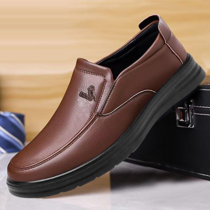 

Новая кожаная обувь мужская деловая повседневная нескользящая мягкая подошва педальная строчка средняя и старая обувь 44 коричневый