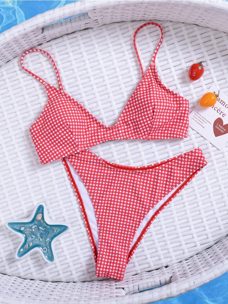 Stilvoller sexy Zweiteiler-Bikini mit Karomuster, ideal für den Sommerurlaub am Strand