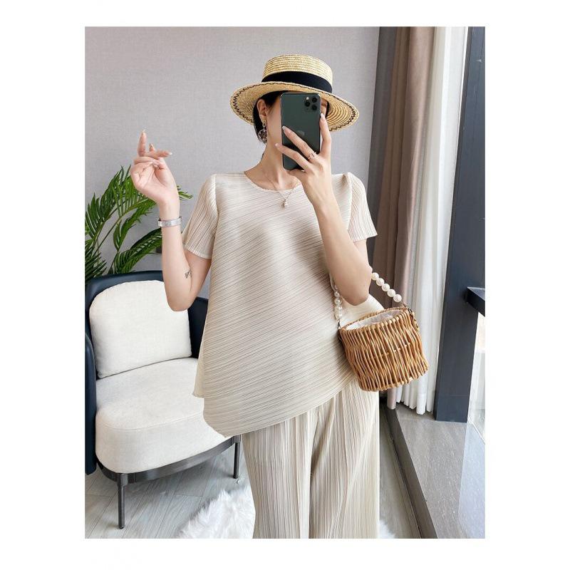 

Miyake Pleated Short Sleeve Loose T-Shirt for Women One Size хаки