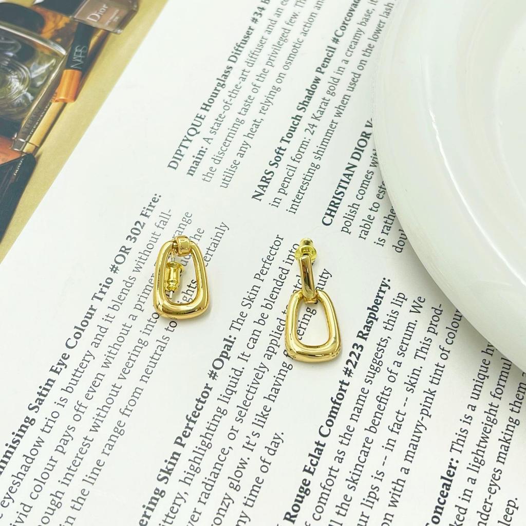 Retro Square Metal Hoop Earrings for Women - European & American Style, Versatile Minimalist Design, Cold Chic Temperament.
