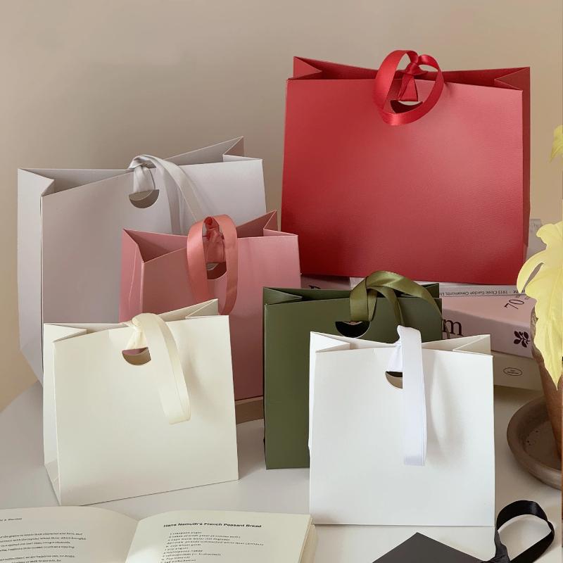 Luxury Packaging Paper Bag Gift Bag with Ribbon Handle for Holiday Party Birthday Present Storage