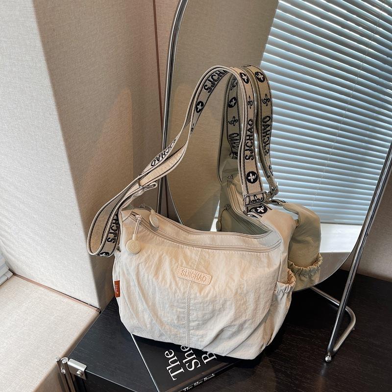 Large-capacity Casual Cloth Bag Women's New Versatile and Lightweight Shoulder Messenger Bag Fashionable Pleated Dumpling Bag