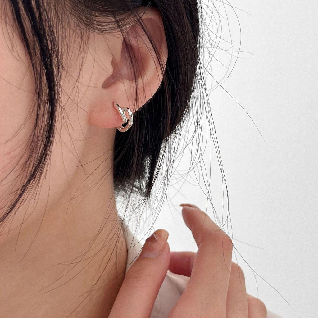 Yinruitai S925 Sterling Silver Heart Stud Earrings for Women - Simple, Elegant Design, 2022 Edition.