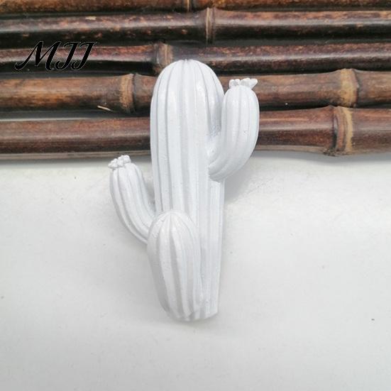 Resin Wall Hooks Cute Cactus Adhesive Hook, Nail-Free Strong Load-Bearing Hanger, Decorative Hangers Mount Organizer for Kitchen Towels Keys