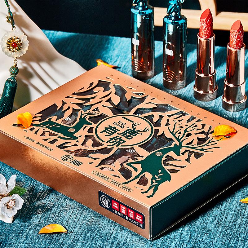 Four Red Suits Pretend To Be Christmas Fog Light Moisturizing Velvet Elk Round Pipe Lipstick