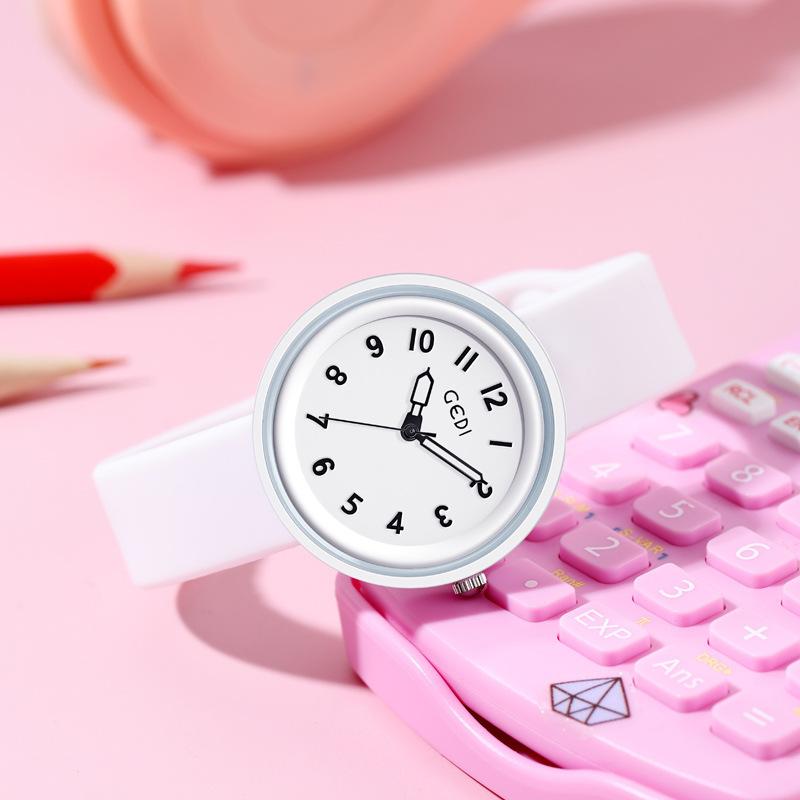 Einfache und hochwertige Silikonuhr, Bonbonfarbe, Kleine und frische Schüleruhr, Wasserdichte Jelly-Uhr.