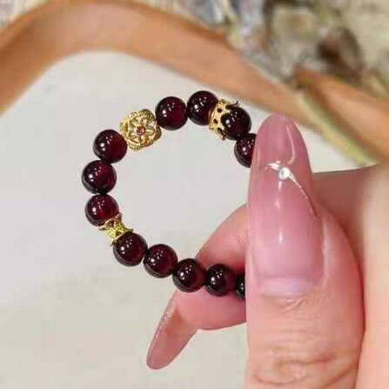 Elegant Women's Imitation Garnet Bracelet - Simple Chinese Style Design