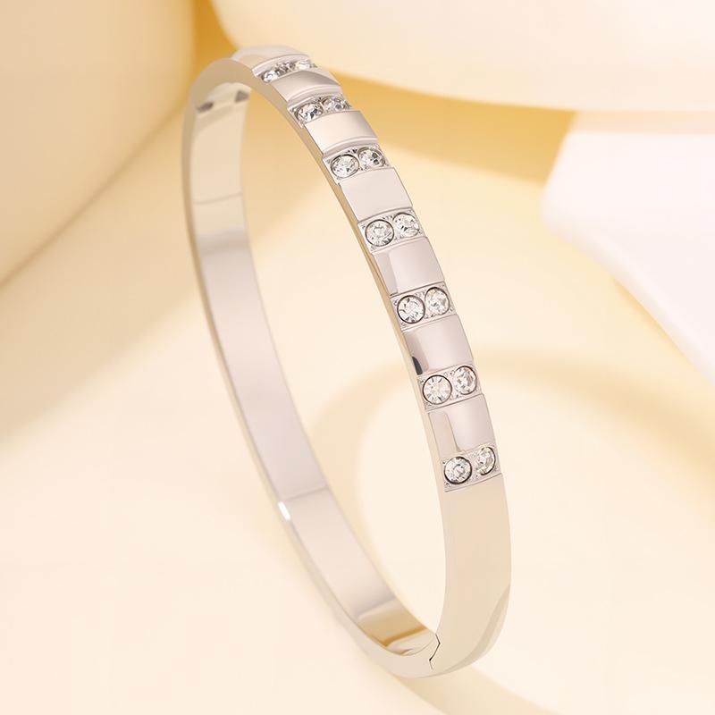 Fashion light luxury diamond-encrusted curved stainless steel women's high sense does not fade niche elegant titanium steel