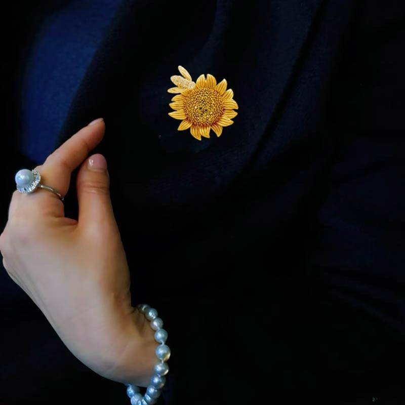 Rhinestones Honeybee Pollinating Flower Brooch Alloy Fashion Jewelry Wedding Party Clothing Accessories for Women