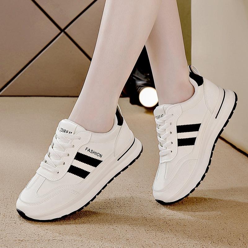 

Large size lightweight sneakers women s spring and autumn new soft-soled Forrest Gump shoes non-slip leather casual running shoes 35