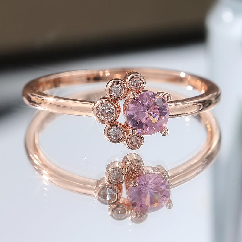 Romantic Elegant Inlaid Pink Synthetic Zirconia Claw Shaped Ring for Women Rose Golden Fashion Exquisite Wedding Jewelry Crafts