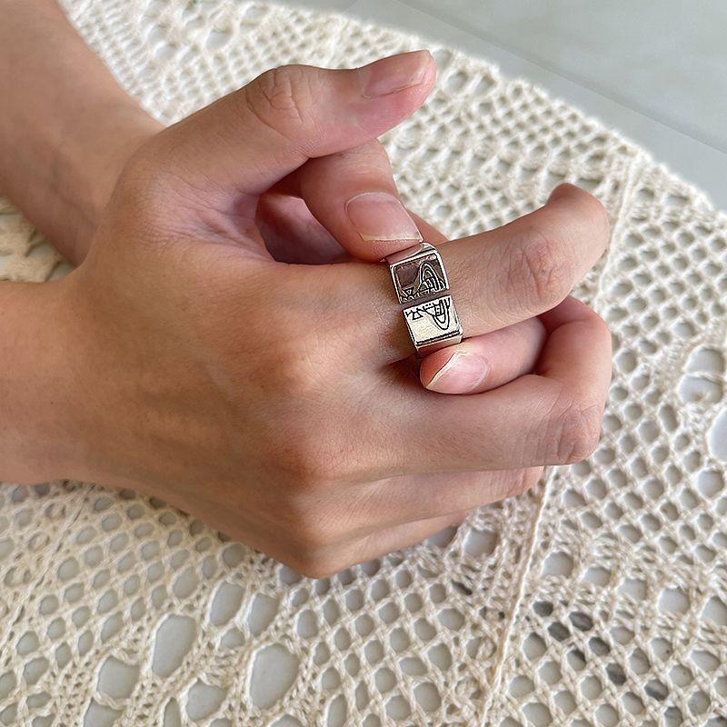 Pierścionek logo Saturn wygrawerowany vintage pierścionek vintage hip hop męski damski niszowy niepopularny modny mężczyzna ulica crack