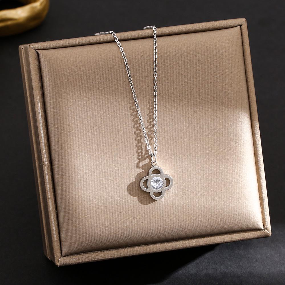 Elegant Korean Micro-Inlaid Titanium Necklace - Luxurious Women's Clavicle Chain, Non-Fading, Unique Minority Design.