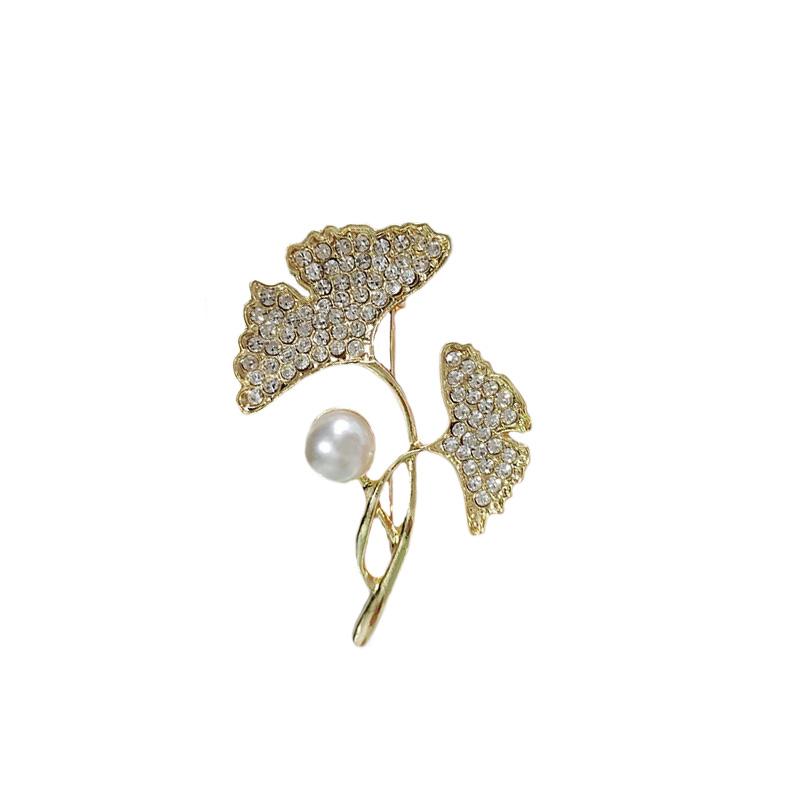 Retro Elegant Ginkgo Leaf Faux Pearl Brosjer for kvinner Temperament Enkel og allsidig brosje Blomster Brosjer Pin Party Bryllup Smykker Gave